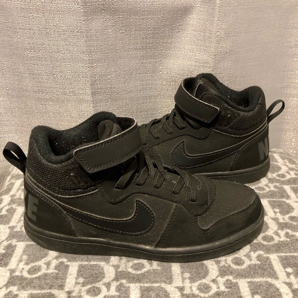 Nike Kids Black Sneakers Size 1.5Y